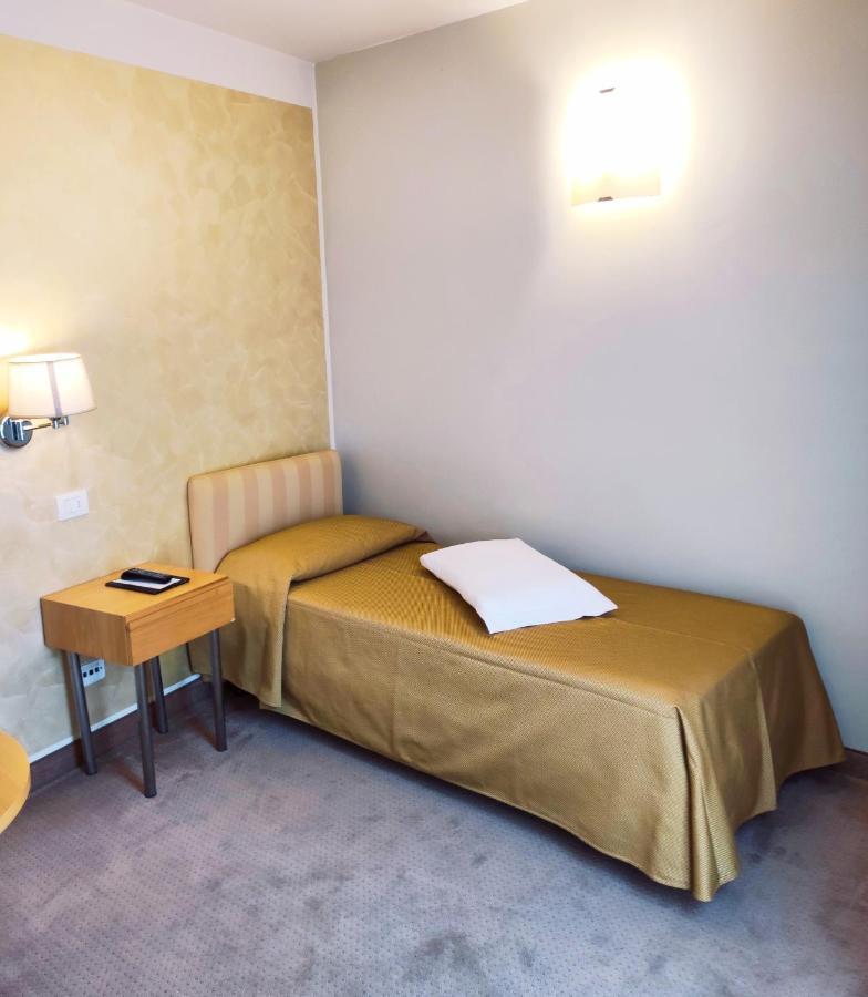 גארדה Hotel Dependance Silvestro מראה חיצוני תמונה