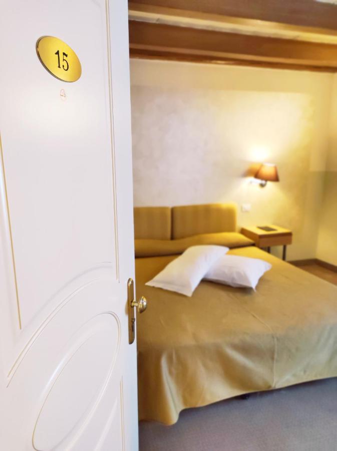 גארדה Hotel Dependance Silvestro מראה חיצוני תמונה