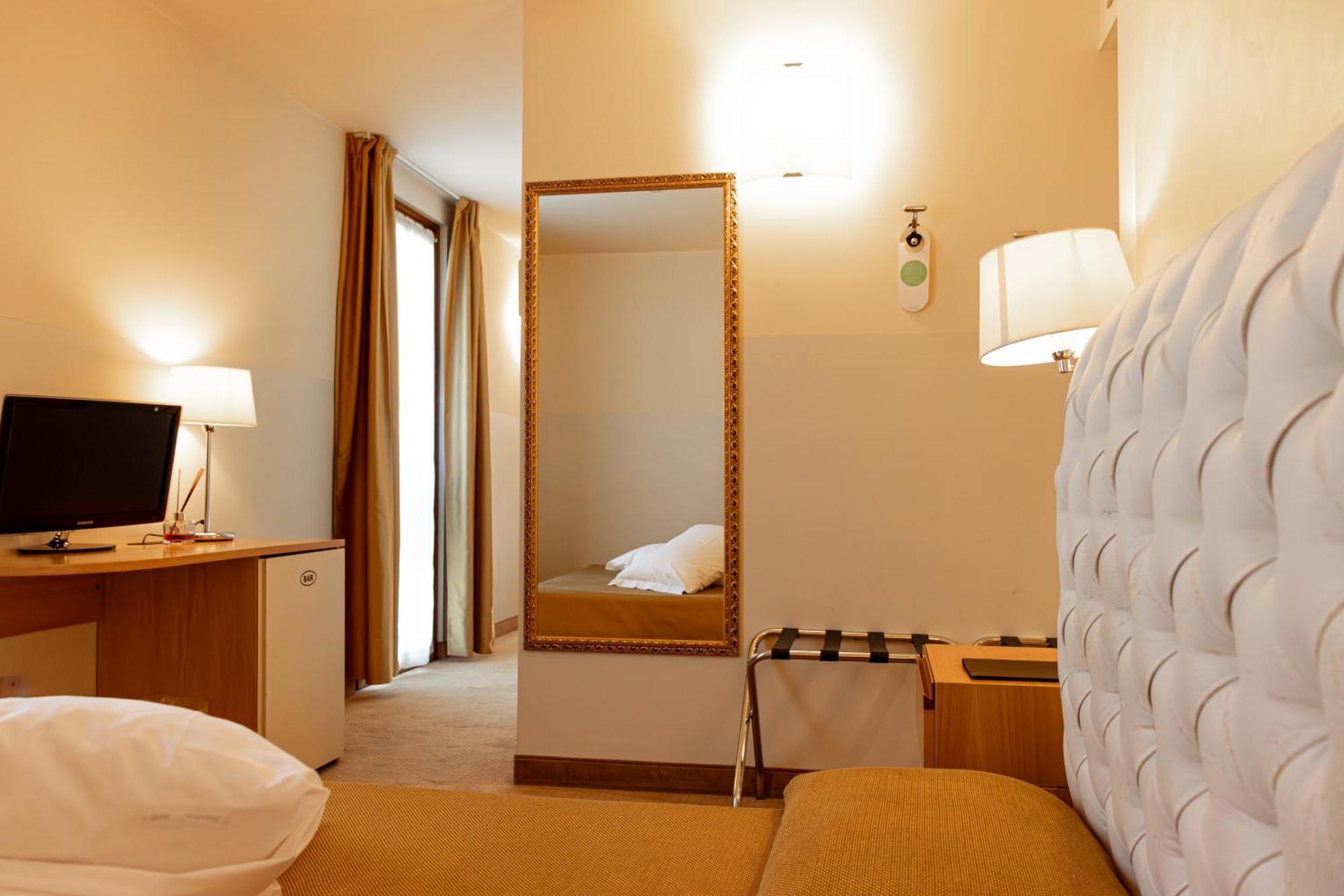 גארדה Hotel Dependance Silvestro מראה חיצוני תמונה