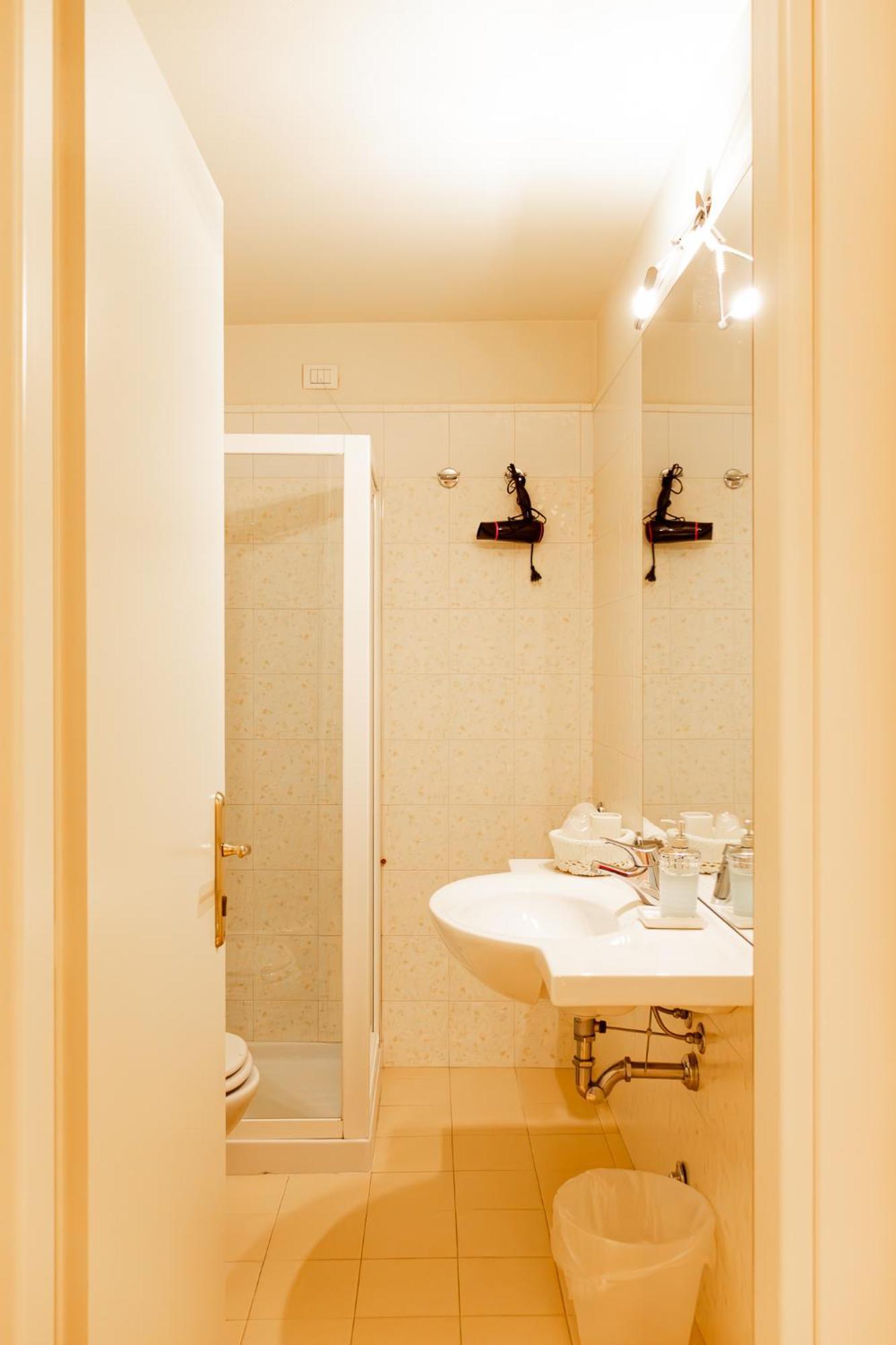 גארדה Hotel Dependance Silvestro מראה חיצוני תמונה
