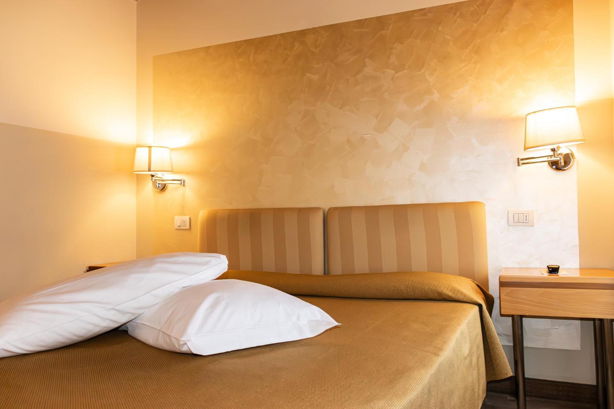 גארדה Hotel Dependance Silvestro מראה חיצוני תמונה