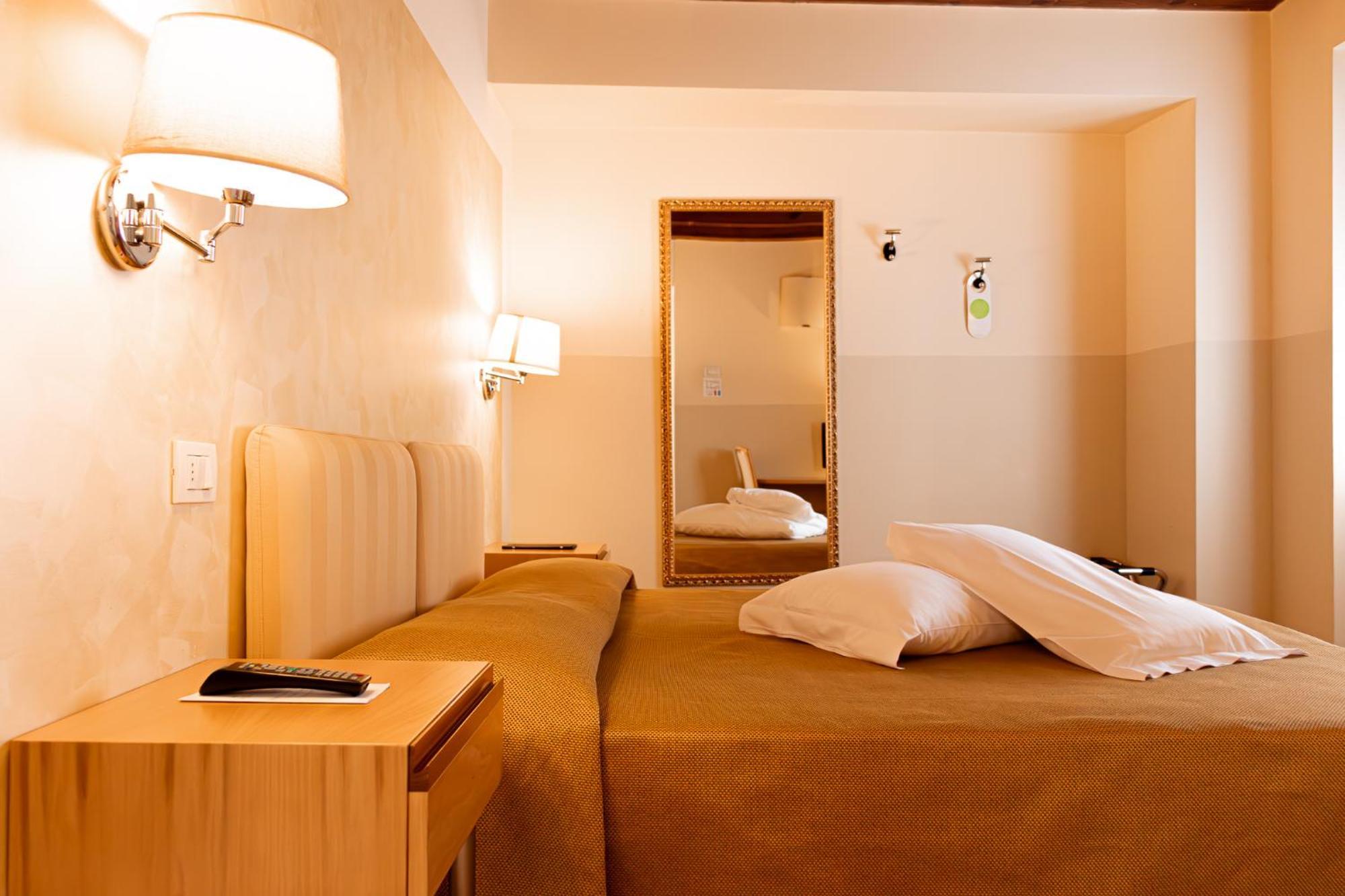 גארדה Hotel Dependance Silvestro מראה חיצוני תמונה