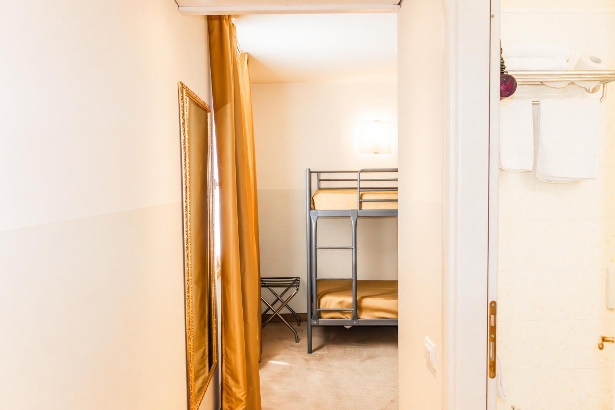 גארדה Hotel Dependance Silvestro מראה חיצוני תמונה