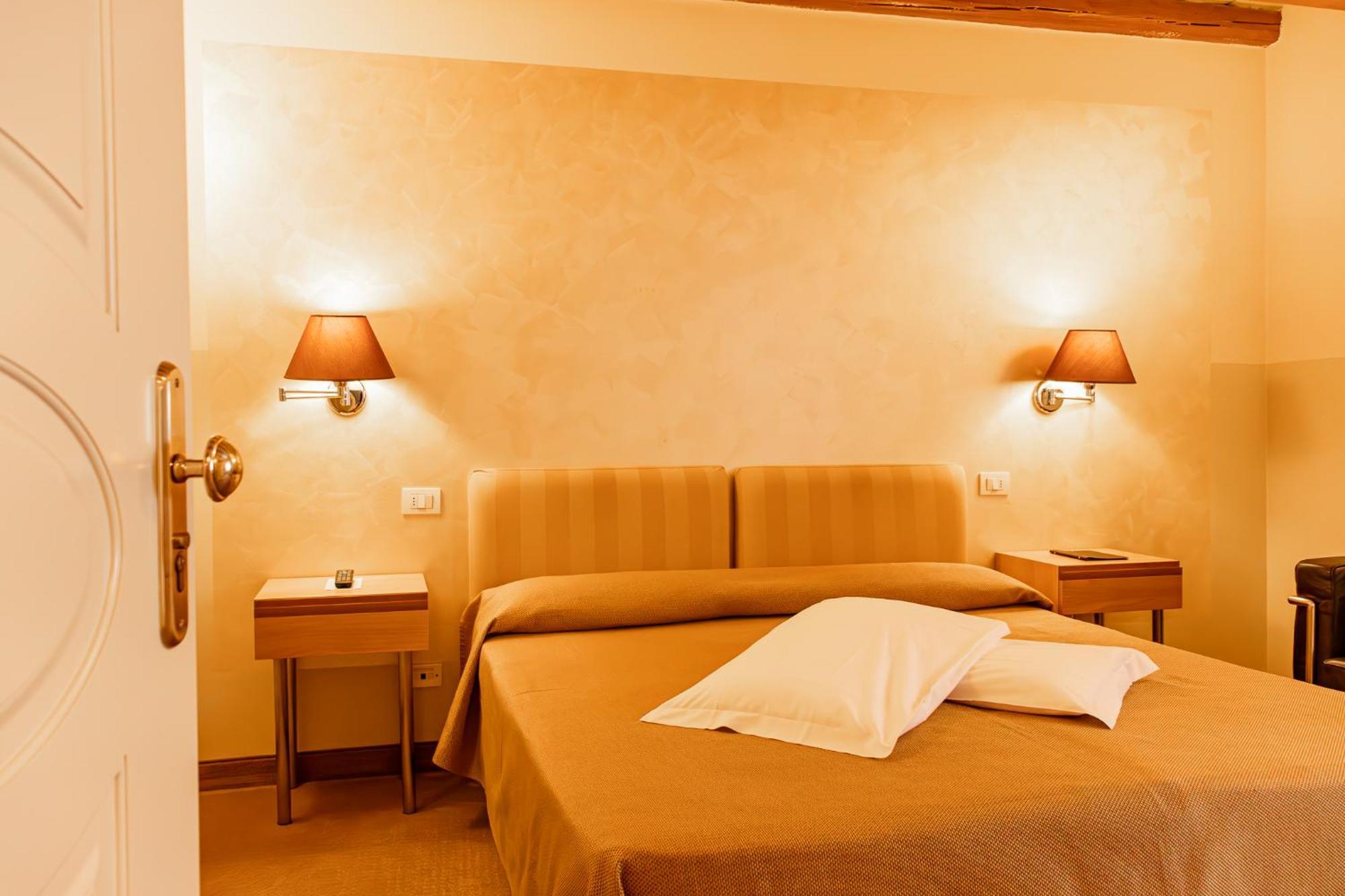 גארדה Hotel Dependance Silvestro מראה חיצוני תמונה