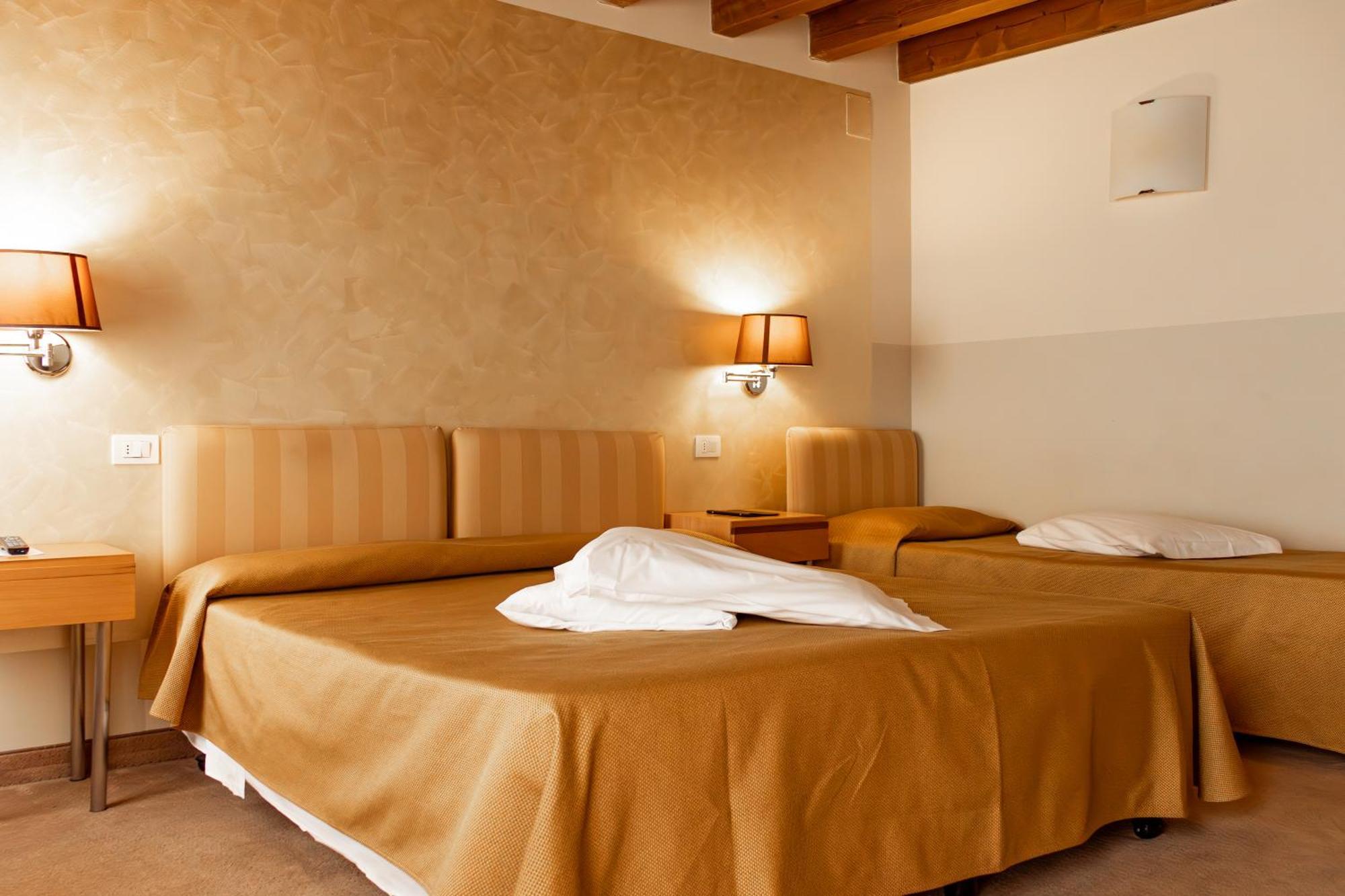 גארדה Hotel Dependance Silvestro מראה חיצוני תמונה