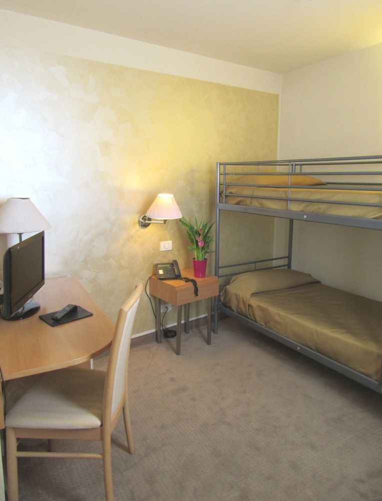 גארדה Hotel Dependance Silvestro מראה חיצוני תמונה