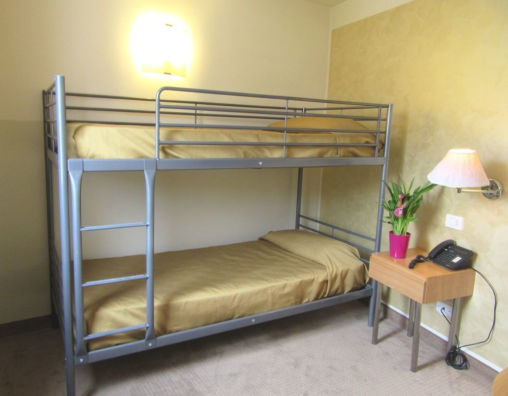 גארדה Hotel Dependance Silvestro מראה חיצוני תמונה