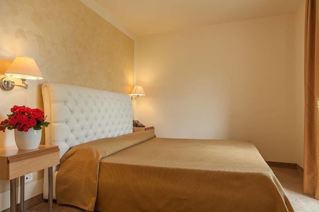 גארדה Hotel Dependance Silvestro מראה חיצוני תמונה